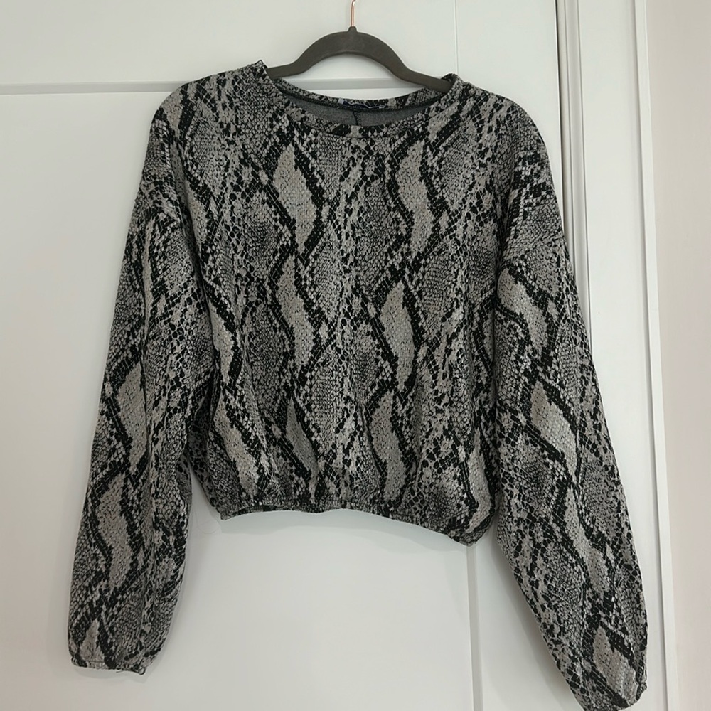 Zara cropped sweater, size medium